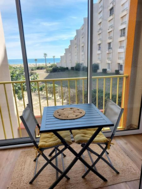 Studio avec loggia vue mer et accès plage, Wifi TV